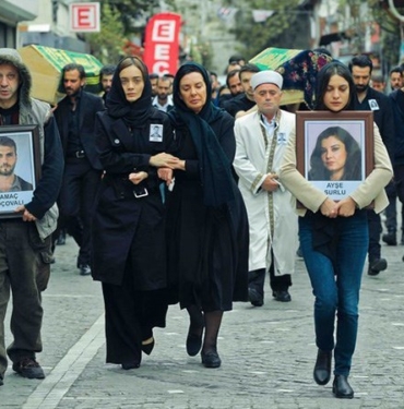Çukur oyuncuları Erkan Kolçak Köstendil, Damla Sönmez ve Rıza Kocaoğlu yeniden bir araya geliyor 4 kapak_102540