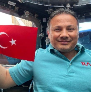 Alper Gezeravcı uzaydan ne zaman dönecek? Türk astronot Alper Gezeravcı'nın dönüş tarihi ertelendi? 9 kapak_131516