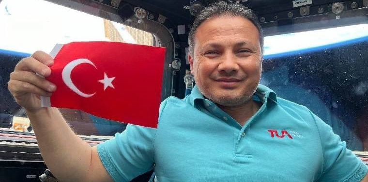 Alper Gezeravcı uzaydan ne zaman dönecek? Türk astronot Alper Gezeravcı'nın dönüş tarihi ertelendi? 1 kapak_131516