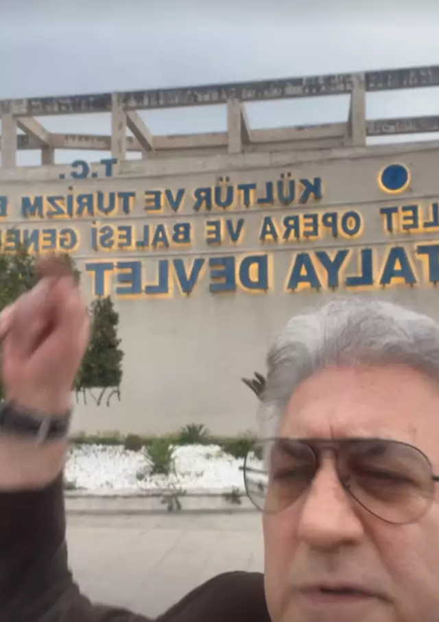 Tamer Karadağlı 'Burası Antalya, rezalet' diyerek isyan etti! Muhittin Böcek'ten açıklama gecikmedi