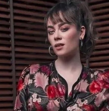 Bahar'ın yıldızı Demet Evgar'ın sır gibi sakladığı kardeşi bakın kim çıktı! Meğer rol arkadaşıymış... 3 demet evgar