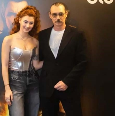 Erdal Beşikçioğlu kızının film galasına katıldı 7 kapak_092216