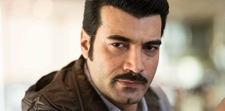 Murat Ünalmış, Murat Kurum adına kapısına bırakılan hediyeleri çöpe attı