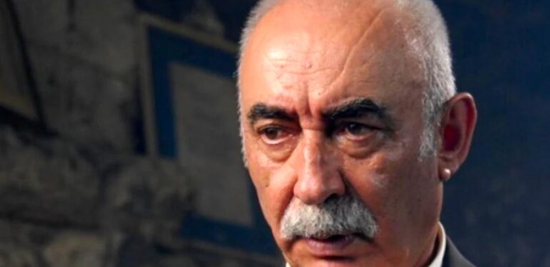 Şener Şen cenazede fotoğraf çekilmek isteyenlere tepki gösterdi: “Ya gidin yahu gidin”