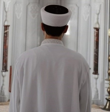 Kayseri'de camide vaaz veren imam, kadınları hedef aldı: 'Kadınlarımız soyundukça soyunuyor' 8 kapak_133700