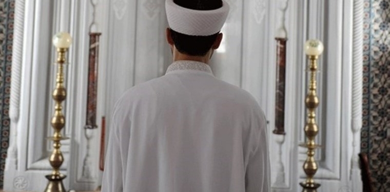 Kayseri’de camide vaaz veren imam, kadınları hedef aldı: ‘Kadınlarımız soyundukça soyunuyor’