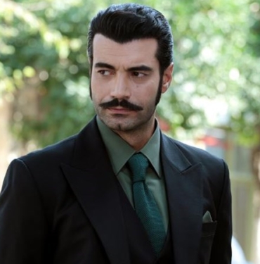 Ünlü oyuncu çifte bayram yaşadı: Murat Ünalmış baba oldu! 7 kapak_162305