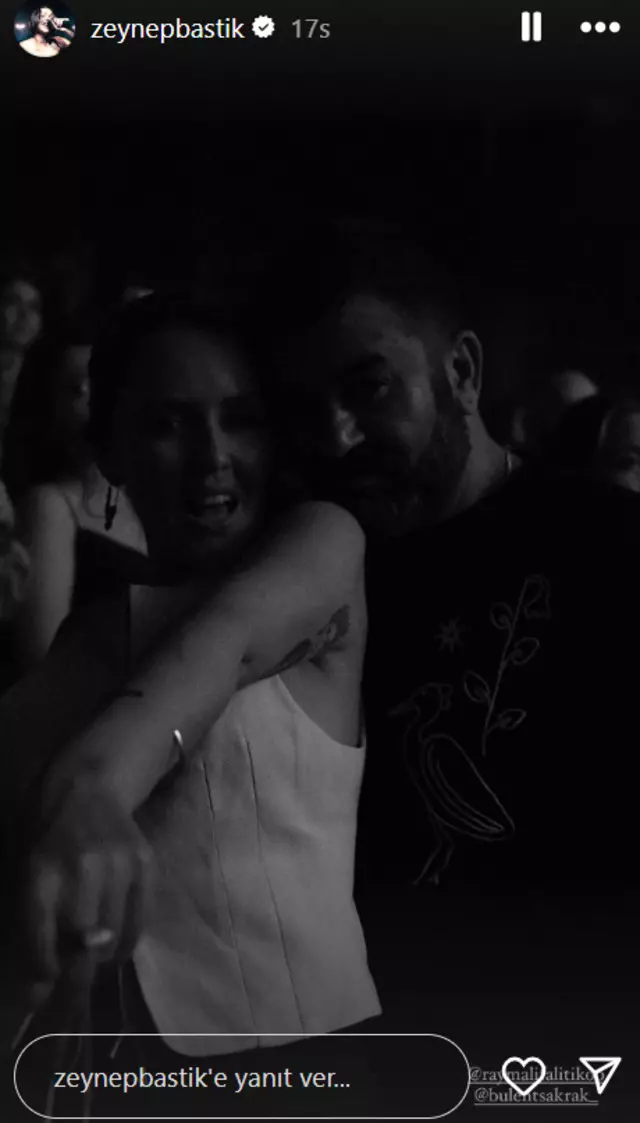 Ceyda Düvenci'den onun için boşandığı söylenmişti! Bülent Şakrak ile Esra Akpınar aşkının ilk karesini Zeynep Bastık paylaştı 3 Ceyda Düvenci'den onun için boşandığı söylenmişti! Bülent Şakrak ile Esra Akpınar aşkının ilk karesini Zeynep Bastık paylaştı