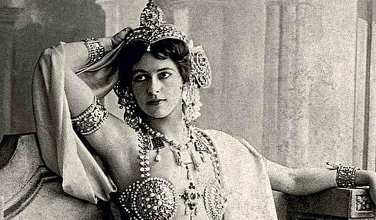 Büyüleyici cazibesi ile yüzlerce erkeği kendine aşık etti: Tarihin gizemli casusu Mata Hari