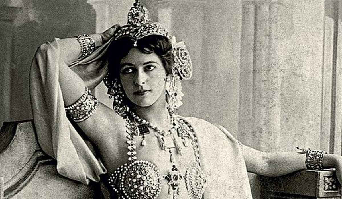 Büyüleyici cazibesi ile yüzlerce erkeği kendine aşık etti: Tarihin gizemli casusu Mata Hari 5 mata-hari-1