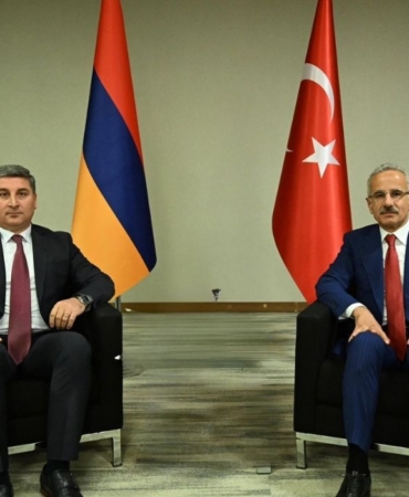 Ulaştırma ve Altyapı Bakanı Uraloğlu, Ermenistan Altyapı Bakanı Sanosyan ile bir araya geldi 3 uraloğlu