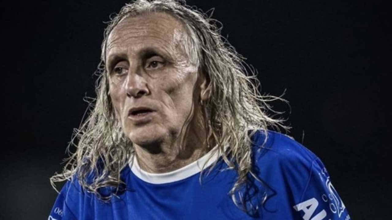 Dünyanın-en-yaşlı-futbolcusu-Robert-Carmona