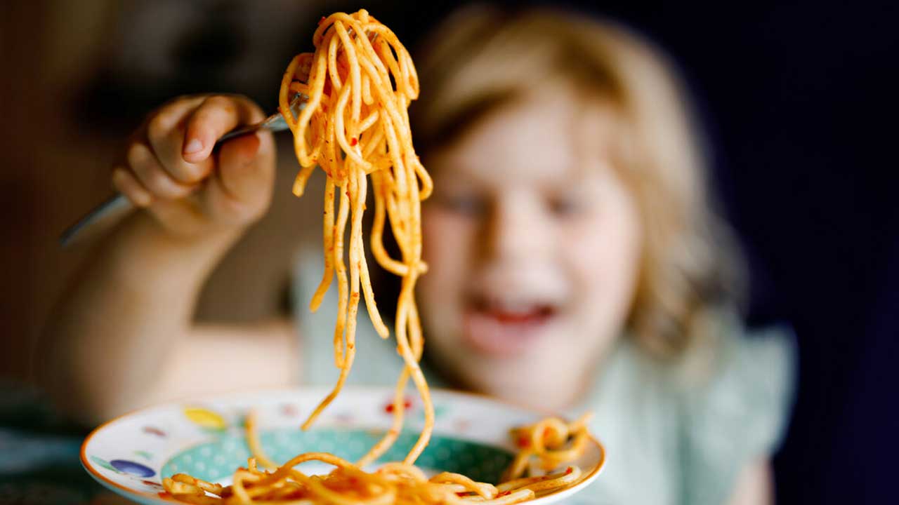 Çocukların sofralarda en sevdiği ikili: Köfte ve makarna