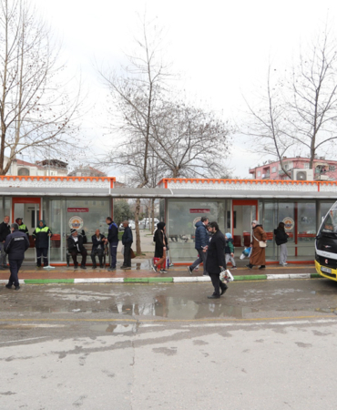 Gemlik Belediyesi otobüs duraklarını baştan aşağı temizledi 10 gemlik-surak