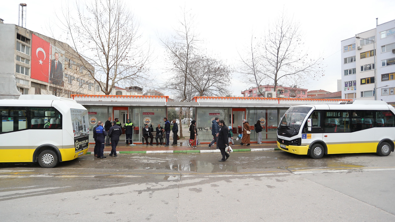 Gemlik Belediyesi otobüs duraklarını baştan aşağı temizledi 5 gemlik-surak