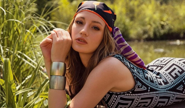 Gizem Karaca’dan Anne Olma Heyecanı: Hamilelik Pozlarıyla Duygularını Paylaştı