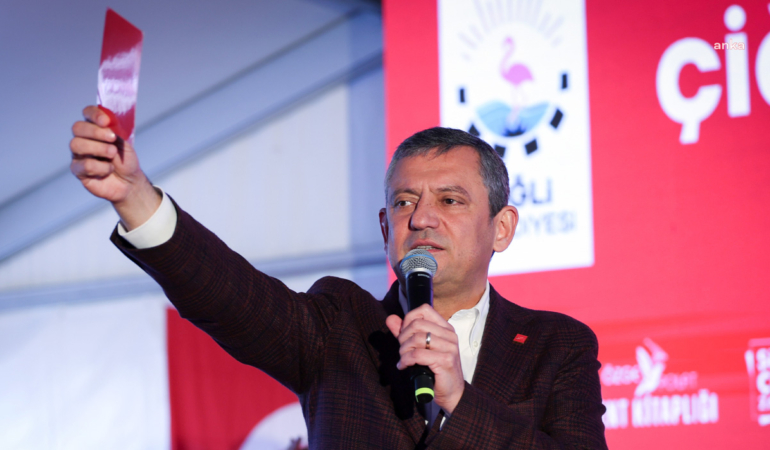 Özgür Özel’den ’40 haramiler’ göndermesi: Tayyip Bey’in tarafı o taraf. Tayyip Bey o taraftaysa biz de bu taraftayız