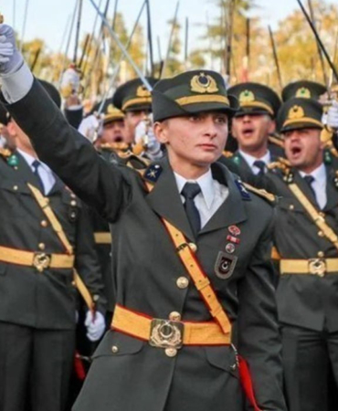 CHP'den 'kriz yönetilemedi' tepkisi: Teğmenlere sahip çıkan bir general daha istifa etti! 3 Teğmenlere-sahip-çıkan-bir-general-daha-istifa-etti!