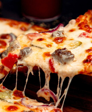 Fırında Kıtır Kıtır Ev Yapımı Pizza Nasıl Yapılır? (Tam Ölçülü Tarif!) 7 evde-pizza