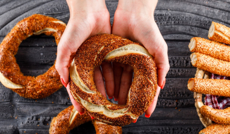 Evde Simit Nasıl Yapılır? (Sokak Lezzetinde Tam Ölçülü Tarif!)