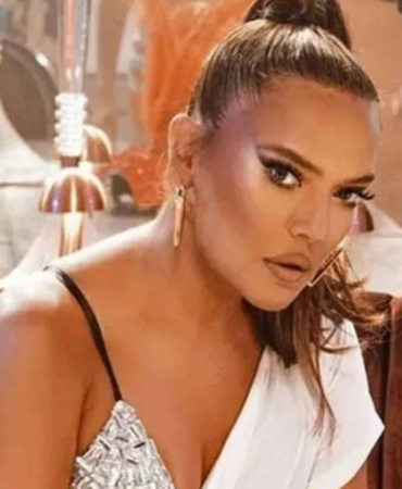 Demet Akalın yaşadığı talihsiz kazayı paylaştı: "Kulis kapısına sıkıştırdığı parmaklar!" 5 demet-akalin