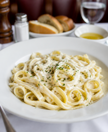 Makarnanin-klasik-efsanesi-Fettuccine-Alfredo-openai-image