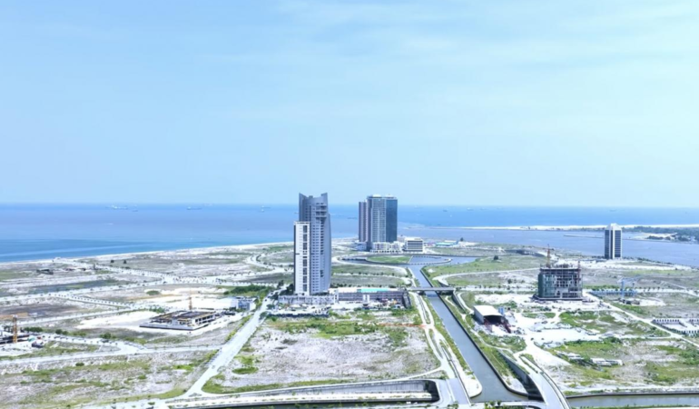 Okyanusun-Kumlariyla-Yeni-Bir-Sehir-Insa-Ediliyor-featured