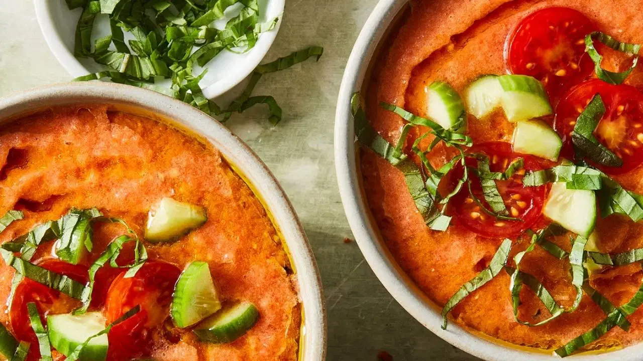Yazin-serinleten-Ispanyol-klasigi-Gazpacho-tarifi-featured