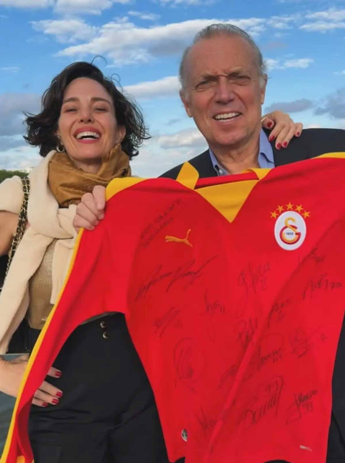 Cem Uzan aşka geldi! Sevgilisiyle fotoğraf paylaştı 3 Cem Uzan aşka geldi! Sevgilisiyle fotoğraf paylaştı