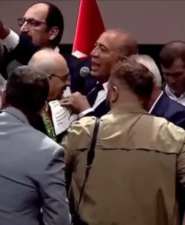 Kılıçdaroğlu rozet takarken görevlileri fırçaladı: Gürsel Tekin'in sözleri gündem oldu 9 gursel tekin kayyum