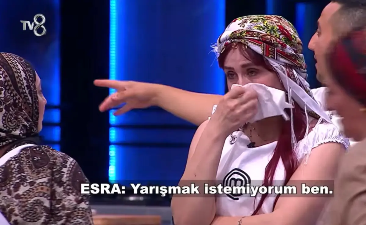 'Yarışmak istemiyorum' diyen MasterChef Esra'ya neden ayrıldı? Somer Şef sert çıktı 3 'Yarışmak istemiyorum' diyen MasterChef Esra'ya neden ayrıldı? Somer Şef sert çıktı